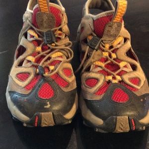 Columbia Men’s Size 9 Hiking Waterproof Base Shoe